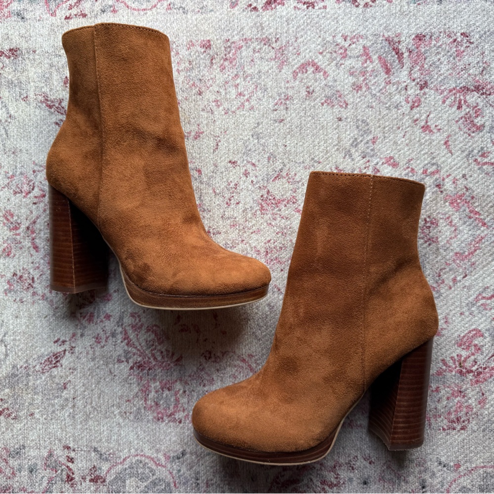 NWT Women’s Faux Suede Heeled Boots Size 6.5
